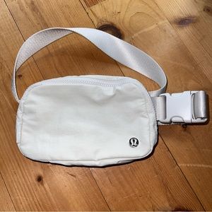 Lululemon Everywhere Belt Bag 1L - White Opal